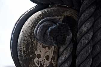 closeup photo of a rope and pulley