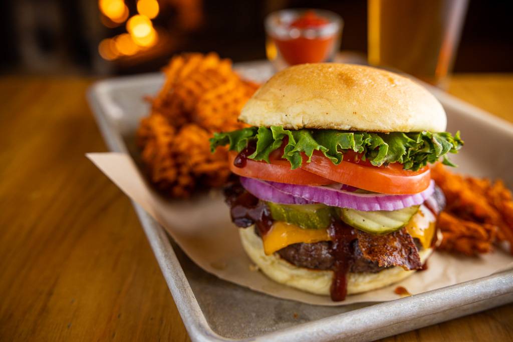 SmokehouseBBQ-Burger-2023Brew_051523-0049.jpg (237 KB)