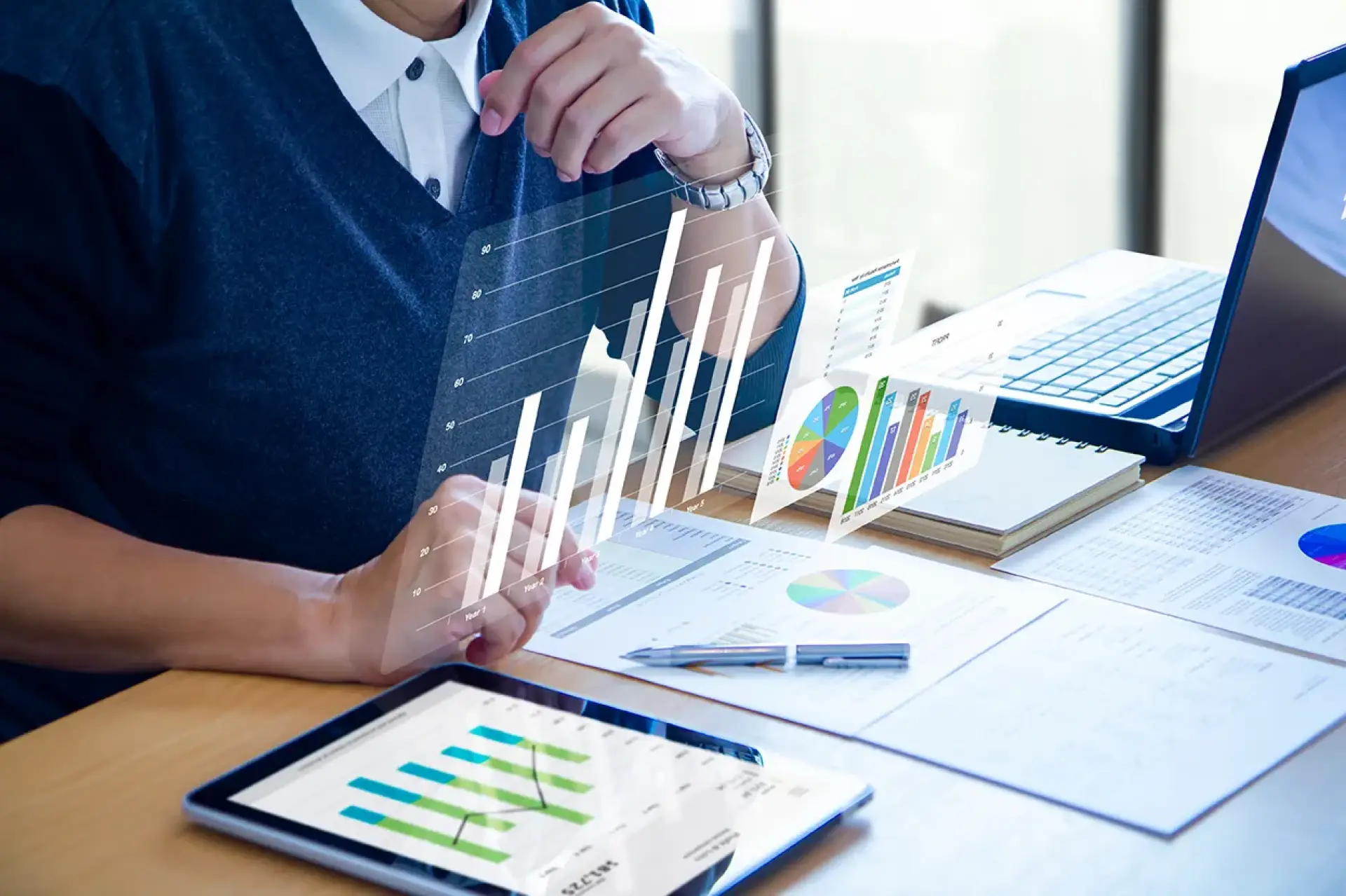 CRO analytics dashboard tracking user behavior and conversions