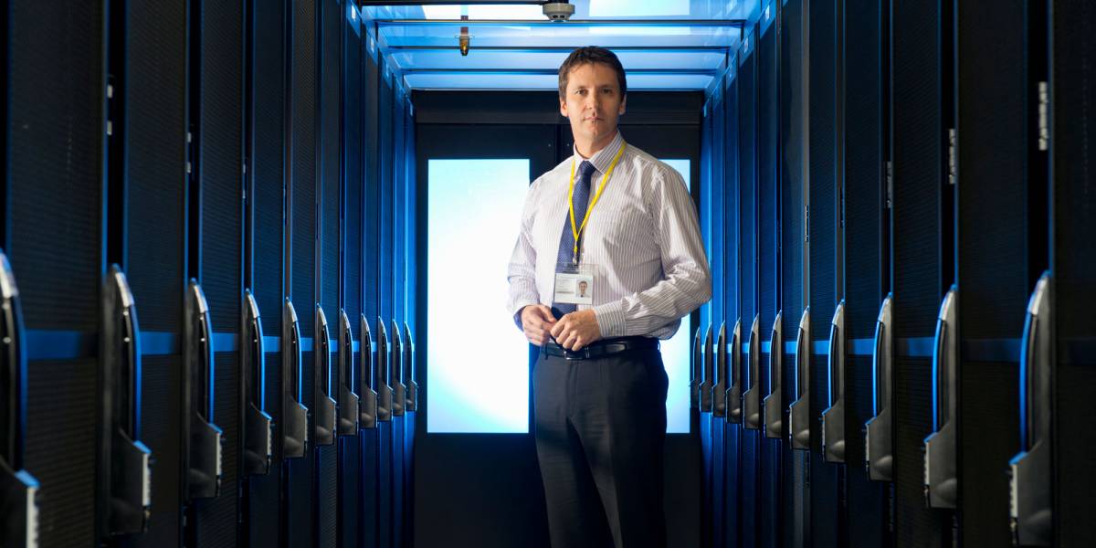 Server room manager ensuring reliable website maintenance operations